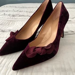 Banana Republic burgundy suede bow tie pumps/heels